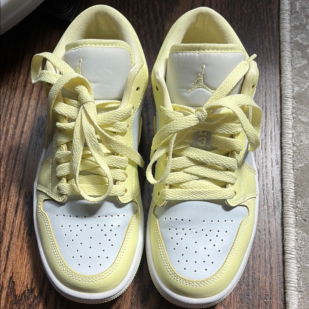 Yellow and white Nike air Jordan